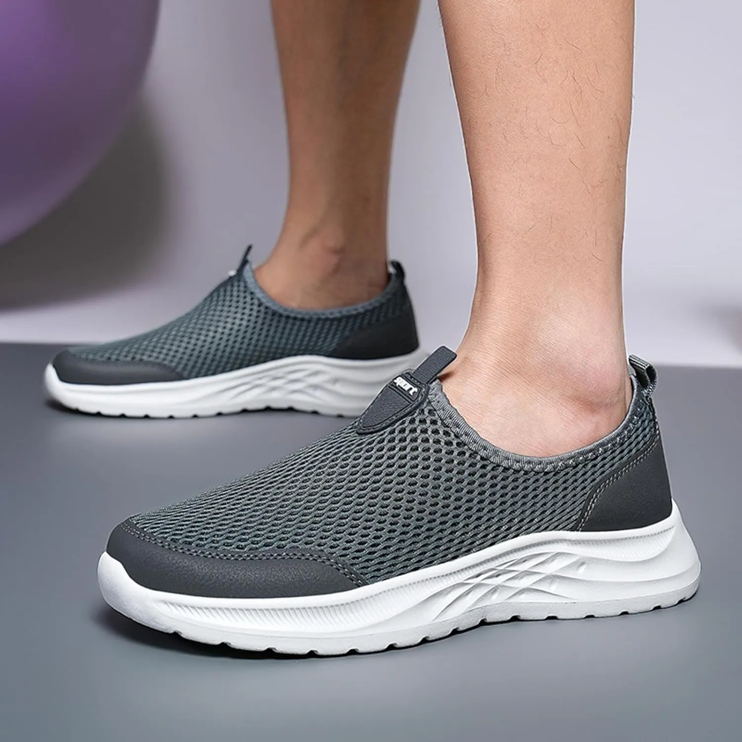 Men Sports Shoes Fashionable New Pattern Mesh Hollow Breathable Comfortable Flat Bottom Lightweight Sneaker Crease Men